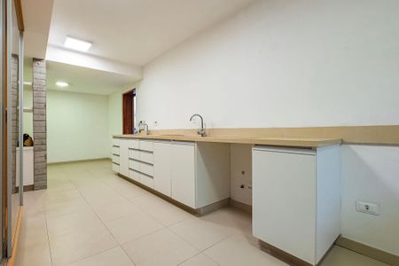 Casa à venda com 400m², 4 quartos e 3 vagas Casa à venda com 400m², 4 quartos e 3 vagasCozinha