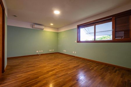 Casa à venda com 400m², 4 quartos e 3 vagas Casa à venda com 400m², 4 quartos e 3 vagasSuíte 3