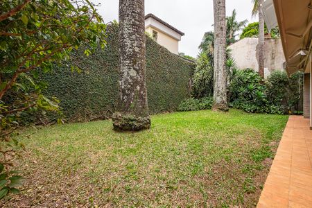 Casa à venda com 400m², 4 quartos e 3 vagas Casa à venda com 400m², 4 quartos e 3 vagasQuintal