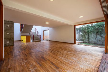 Casa à venda com 400m², 4 quartos e 3 vagas Casa à venda com 400m², 4 quartos e 3 vagasSala