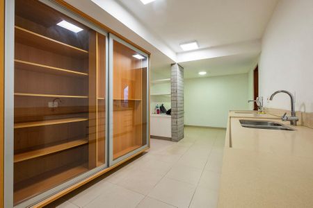 Casa à venda com 400m², 4 quartos e 3 vagas Casa à venda com 400m², 4 quartos e 3 vagasCozinha