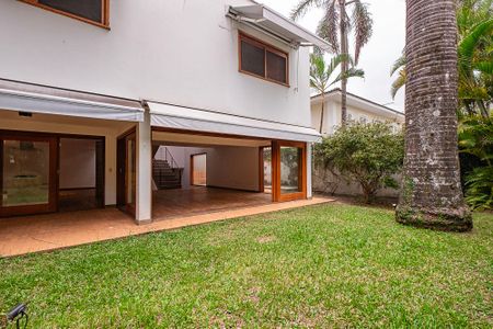 Casa à venda com 400m², 4 quartos e 3 vagas Casa à venda com 400m², 4 quartos e 3 vagasQuintal