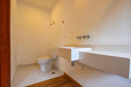 Casa à venda com 400m², 4 quartos e 3 vagas Casa à venda com 400m², 4 quartos e 3 vagasBanheiro da Suíte 2