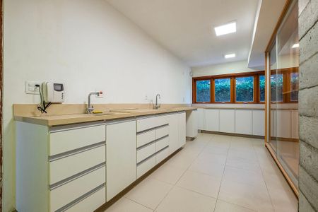 Casa à venda com 400m², 4 quartos e 3 vagas Casa à venda com 400m², 4 quartos e 3 vagasCozinha