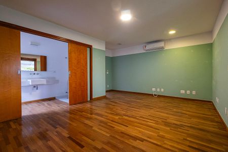 Casa à venda com 400m², 4 quartos e 3 vagas Casa à venda com 400m², 4 quartos e 3 vagasSuíte 3