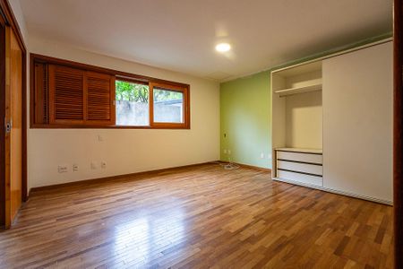 Casa à venda com 400m², 4 quartos e 3 vagas Casa à venda com 400m², 4 quartos e 3 vagasSuíte 2