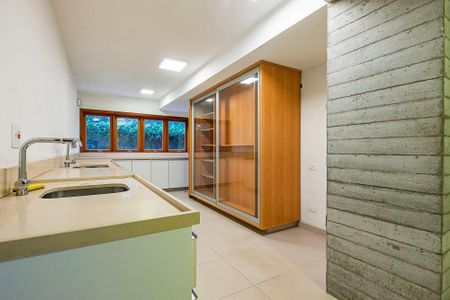 Casa à venda com 400m², 4 quartos e 3 vagas Casa à venda com 400m², 4 quartos e 3 vagasCozinha