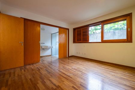 Casa à venda com 400m², 4 quartos e 3 vagas Casa à venda com 400m², 4 quartos e 3 vagasSuíte 2