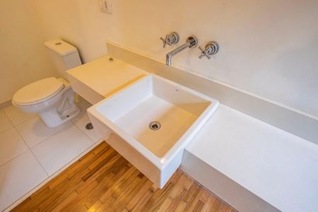 Casa à venda com 400m², 4 quartos e 3 vagas Casa à venda com 400m², 4 quartos e 3 vagasBanheiro da Suíte 2