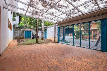 Casa à venda com 400m², 4 quartos e 3 vagas Casa à venda com 400m², 4 quartos e 3 vagasGaragem