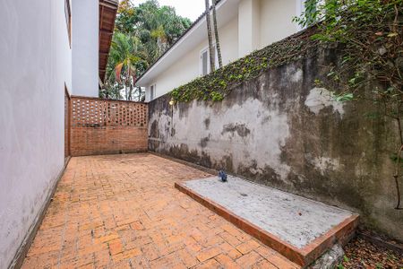 Casa à venda com 400m², 4 quartos e 3 vagas Casa à venda com 400m², 4 quartos e 3 vagasQuintal
