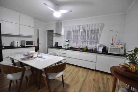 Casa à venda com 94m², 3 quartos e 2 vagasCozinha