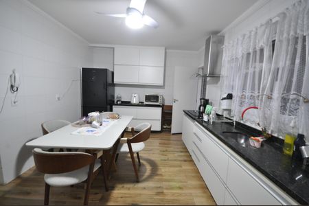 Casa à venda com 94m², 3 quartos e 2 vagasCozinha