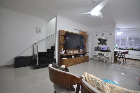 Casa à venda com 94m², 3 quartos e 2 vagasSala