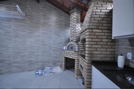 Casa à venda com 94m², 3 quartos e 2 vagasChurrasqueira