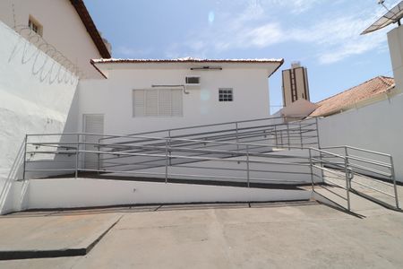 Casa para alugar com 107m², 3 quartos e 7 vagasQuintal