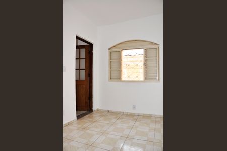 Casa para alugar com 80m², 2 quartos e sem vagaQuarto 01