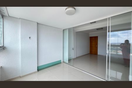 Apartamento para alugar com 115m², 4 quartos e 2 vagasVaranda