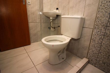 Casa de condomínio para alugar com 62m², 2 quartos e 1 vaga Casa de condomínio para alugar com 62m², 2 quartos e 1 vagaBanheiro Social