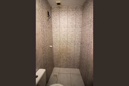 Casa de condomínio para alugar com 62m², 2 quartos e 1 vaga Casa de condomínio para alugar com 62m², 2 quartos e 1 vagaBanheiro Social