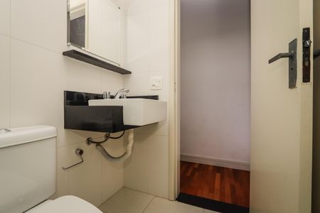 Banheiro Social de apartamento para alugar com 3 quartos, 76m² em Vila Progredior, São Paulo