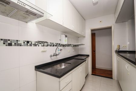 Cozinha de apartamento para alugar com 3 quartos, 76m² em Vila Progredior, São Paulo