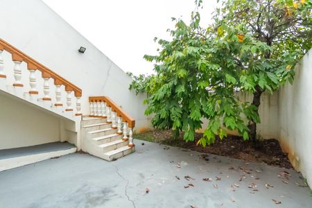 Casa à venda com 100m², 1 quarto e 2 vagas Casa à venda com 100m², 1 quarto e 2 vagasQuintal