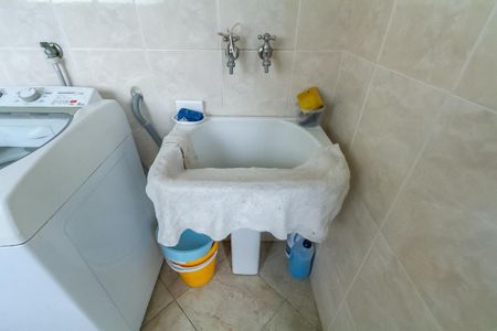 Casa à venda com 100m², 1 quarto e 2 vagas Casa à venda com 100m², 1 quarto e 2 vagasÁrea de Serviço