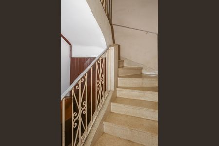 Casa à venda com 250m², 3 quartos e 2 vagasEscada