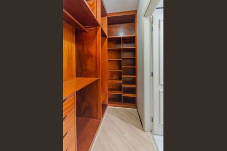 Apartamento à venda com 101m², 3 quartos e 2 vagasCloset da suíte