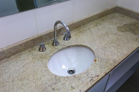 Apartamento à venda com 81m², 3 quartos e 2 vagasBanheiro da Suíte