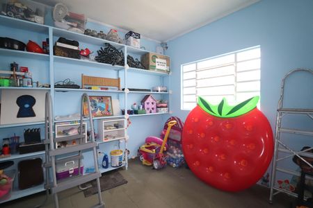 Casa à venda com 244m², 3 quartos e 2 vagasDepósito