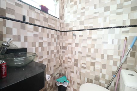 Casa à venda com 244m², 3 quartos e 2 vagasBanheiro de Serviço