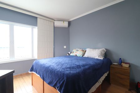 Casa à venda com 244m², 3 quartos e 2 vagasSuíte