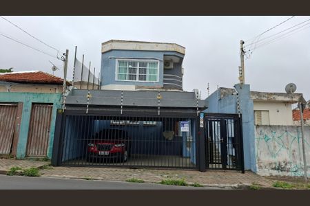 Casa à venda com 244m², 3 quartos e 2 vagas Casa à venda com 244m², 3 quartos e 2 vagasFachada