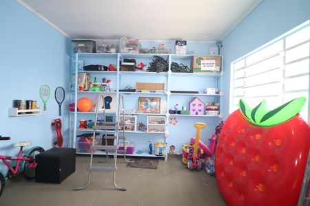 Casa à venda com 244m², 3 quartos e 2 vagasDepósito