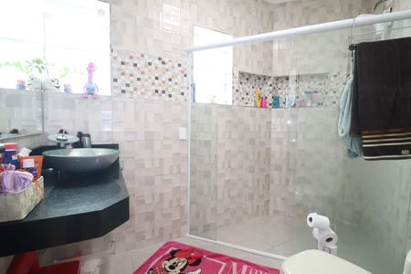 Casa à venda com 244m², 3 quartos e 2 vagasBanheiro