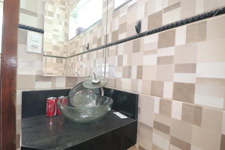 Casa à venda com 244m², 3 quartos e 2 vagasBanheiro de Serviço