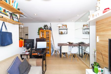 Sala de apartamento à venda com 2 quartos, 50m² em Vila Anastácio, São Paulo