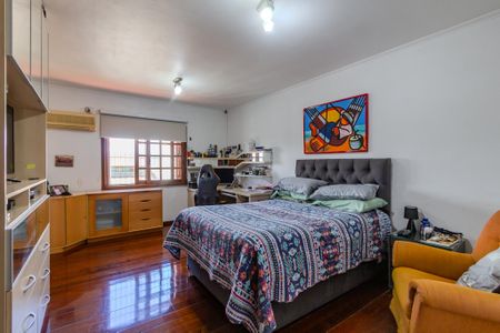 Casa à venda com 200m², 3 quartos e 4 vagas Casa à venda com 200m², 3 quartos e 4 vagasSuíte