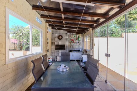 Casa à venda com 200m², 3 quartos e 4 vagas Casa à venda com 200m², 3 quartos e 4 vagasEspaço Gourmet