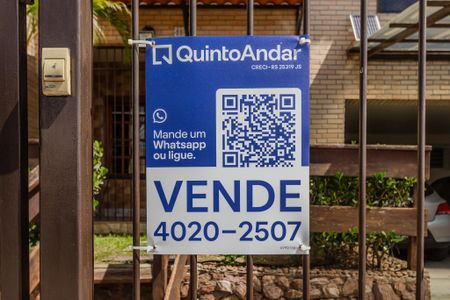 Casa à venda com 200m², 3 quartos e 4 vagas Casa à venda com 200m², 3 quartos e 4 vagasPlaquinha