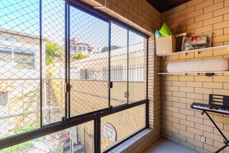 Casa à venda com 200m², 3 quartos e 4 vagas Casa à venda com 200m², 3 quartos e 4 vagasVaranda Quarto 2