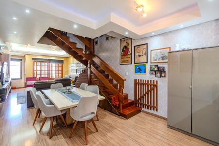 Casa à venda com 200m², 3 quartos e 4 vagas Casa à venda com 200m², 3 quartos e 4 vagasSala