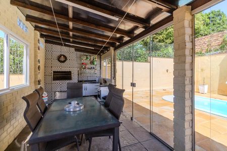 Casa à venda com 200m², 3 quartos e 4 vagas Casa à venda com 200m², 3 quartos e 4 vagasEspaço Gourmet