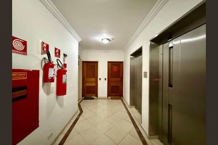 Apartamento à venda com 106m², 3 quartos e 1 vaga Apartamento à venda com 106m², 3 quartos e 1 vagaHall Apartamento