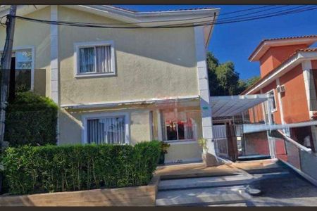 Casa à venda com 3 quartos, 140m² em Pendotiba, Niterói