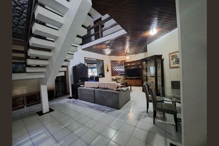 Casa à venda com 4 quartos, 400m² em Badu, Niterói