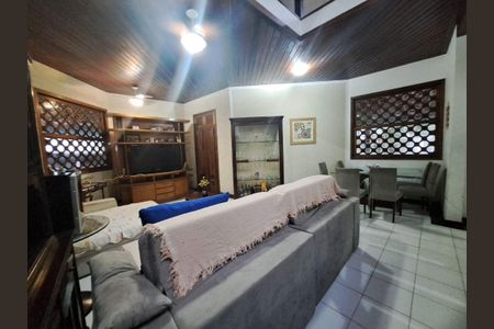 Casa à venda com 4 quartos, 400m² em Badu, Niterói