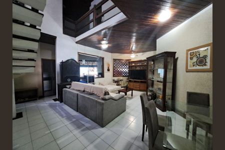Casa à venda com 4 quartos, 400m² em Badu, Niterói